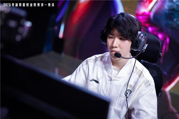 026年英雄联盟职业联赛 为玩家带来超凡体验瓦力棋牌游戏无畏竞巅峰！傲风携手2025-2(图2)