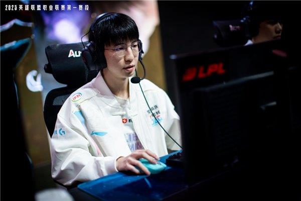 026年英雄联盟职业联赛 为玩家带来超凡体验瓦力棋牌游戏无畏竞巅峰！傲风携手2025-2(图4)